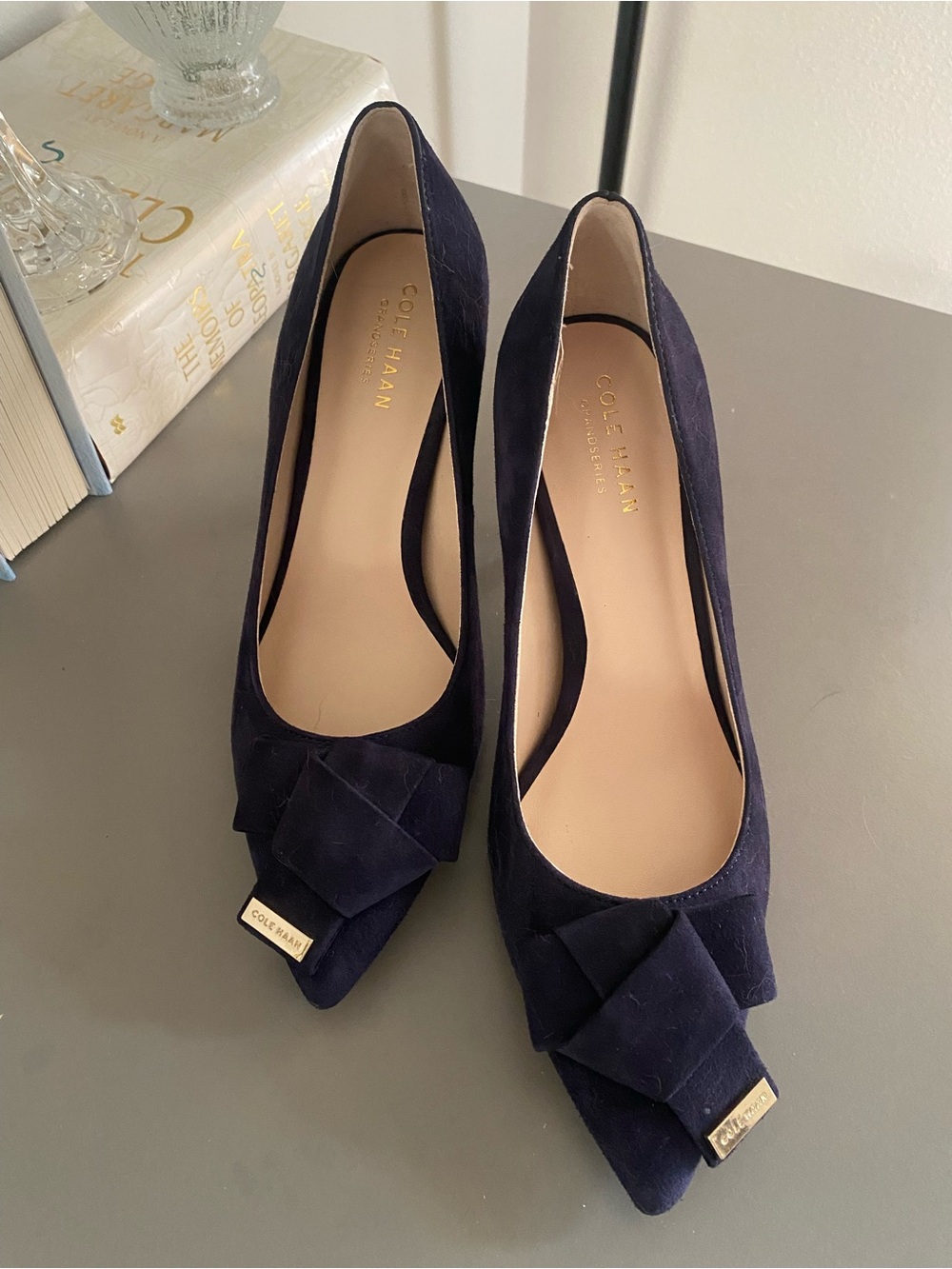 Cole Haan Navy Suede Pointed-Toe Pumps with Bow Accent NWOT/Never Worn - Picture 4 of 5